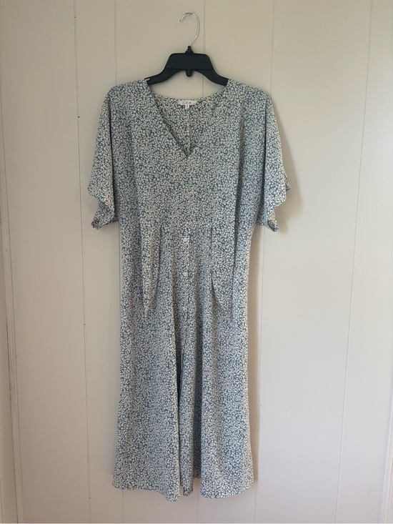 Dresses & Skirts - Light Blue Floral Midi Dress
